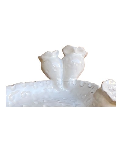 Vassoio in ceramica bianca 21 cm utilizzato come elegante svuotatasche moderno.