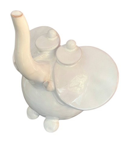 Elefante  in maiolica bianca di Poz Studio Ceramiche, scultura artigianale da arredamento con certificazione Handmade in Italy.