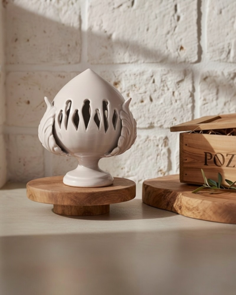 Pumo pugliese in ceramica artigianale color tortora esposto su pietra tipica pugliese, design Poz Studio, arredamento esclusivo