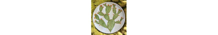 Piatti da muro artigianali in ceramica decorati con tecniche uniche