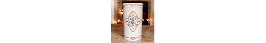 Vasi artigianali in ceramica modellati a mano o al tornio, unici e decorati